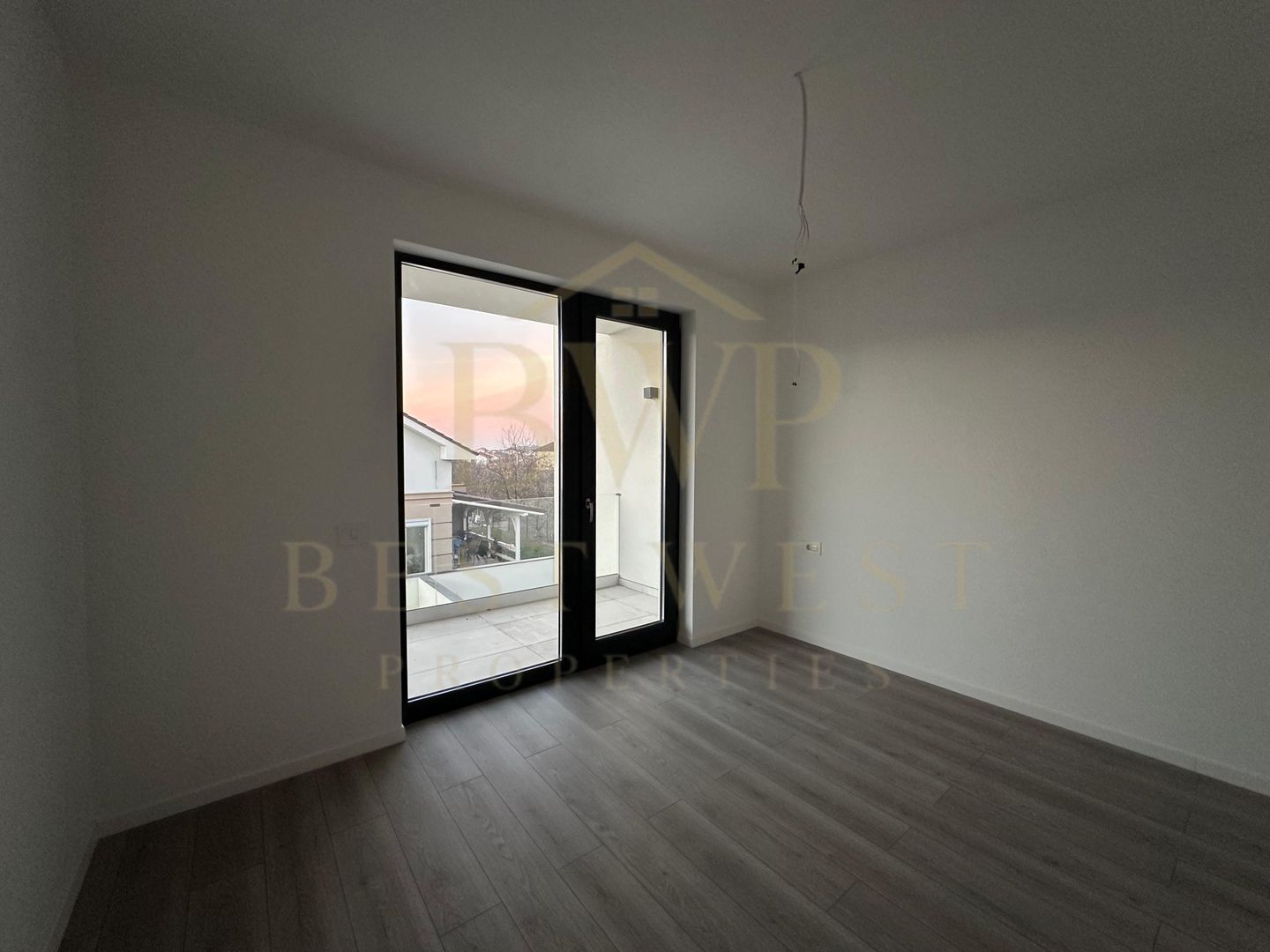 Duplex 1/2, 4 camere, 3 băi, la strada principală Mosnita Veche - Poză 12