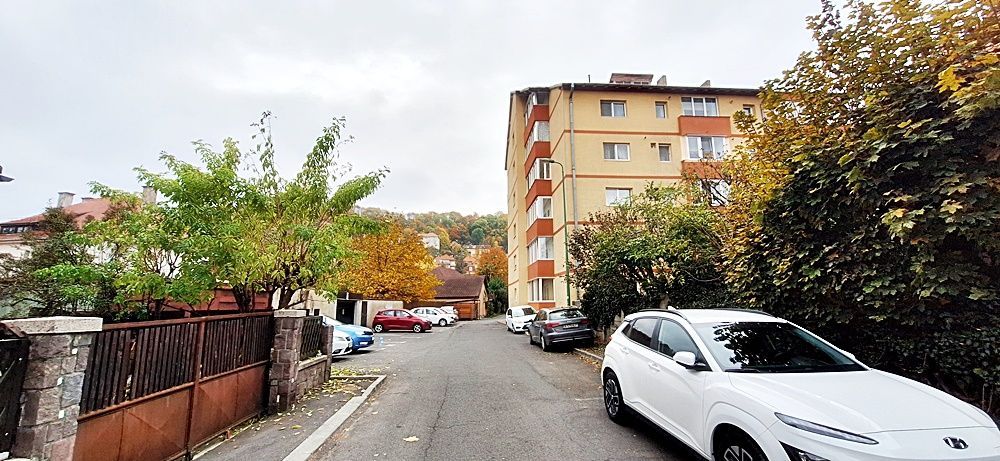 Central, la poalele Dealului Cetatii, apartament cu doua camere, 107000 euro - Poză 1