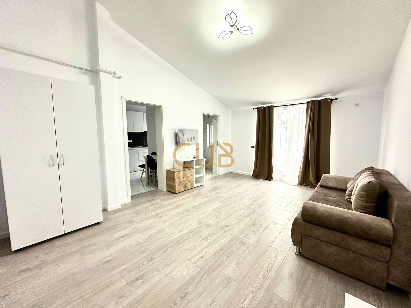 Ap 1 cam | bloc nou, centrala proprie,parcare, lift | Giroc - Hotel IQ - Poză 7