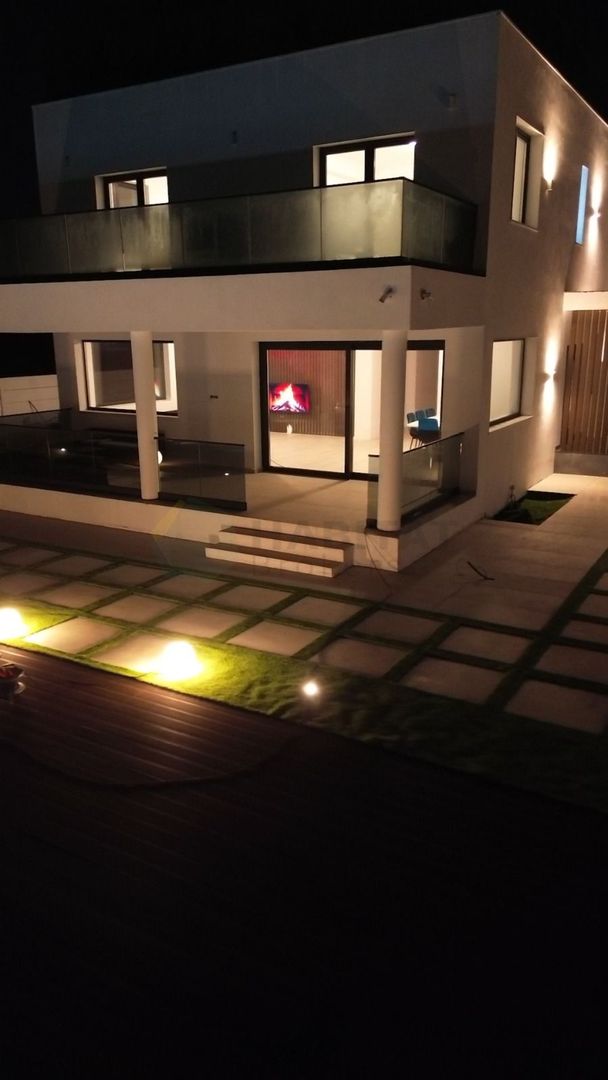 CASĂ DE LUX ÎN ȘTEFĂNEȘTII DE JOS / PISCINA / TEREM 1140 MP - Poză 1