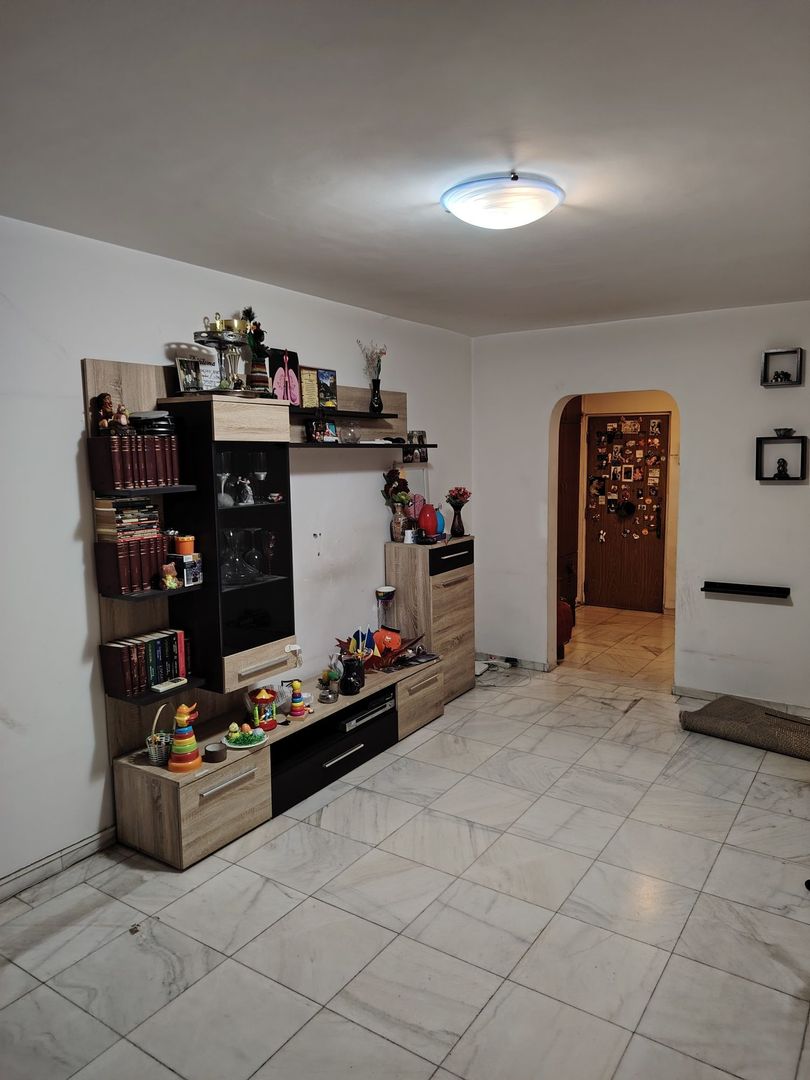Apartament 3 camere Teiul Doamnei - Poză 1