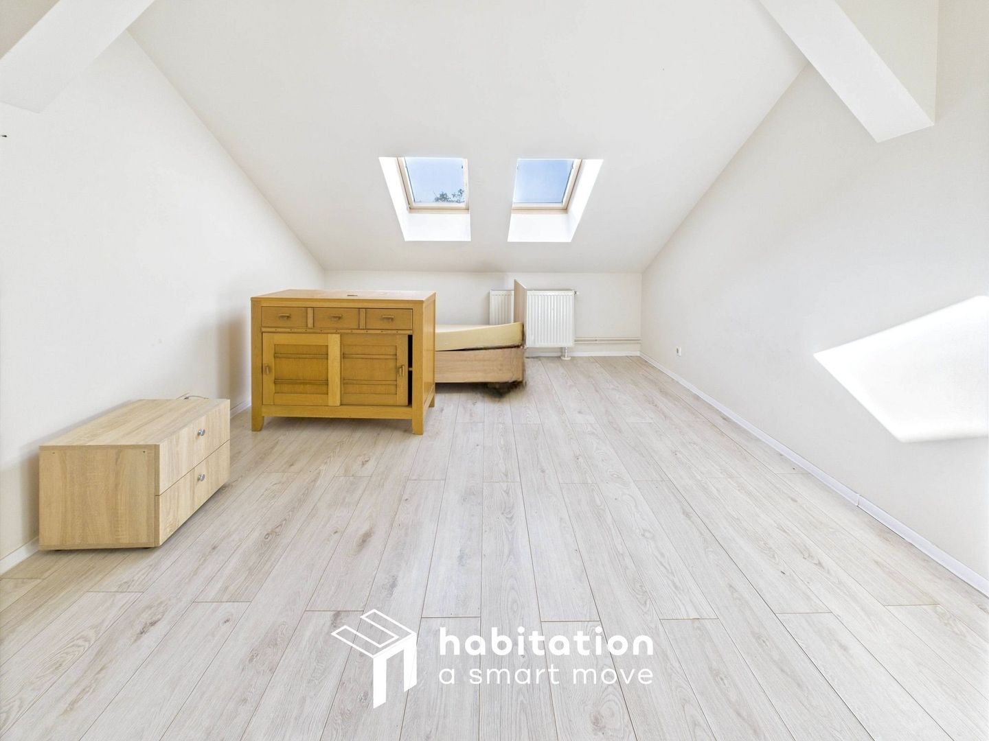 Casă de închiriat în zona Lunei – ideală pentru locuit sau birouri - Poză 17