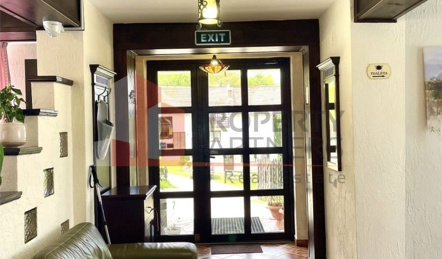 Pensiune la cheie de vânzare în Bran – Afacere cu 10 camere plus piscina - Poză 4