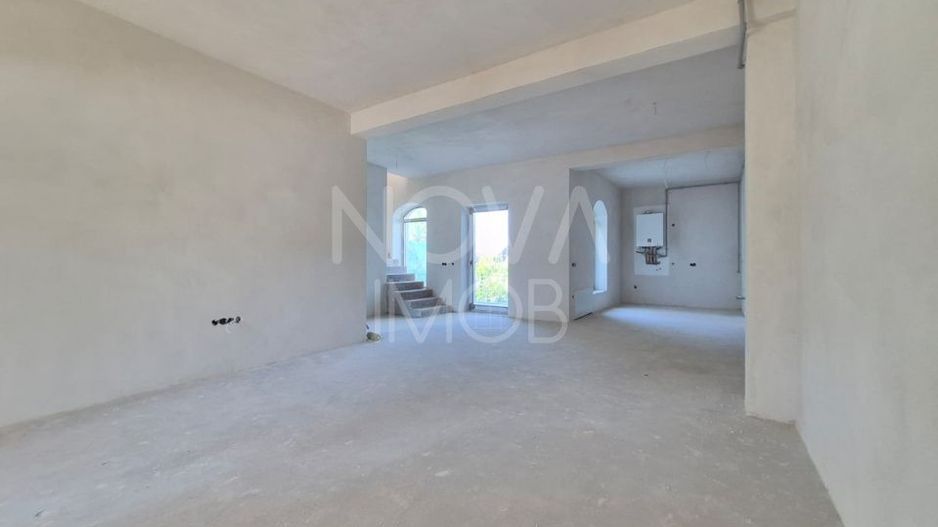 Casa generoasa cu 5 camere, 2 bai, dressing si parcare – Sura Mica - Poză 16