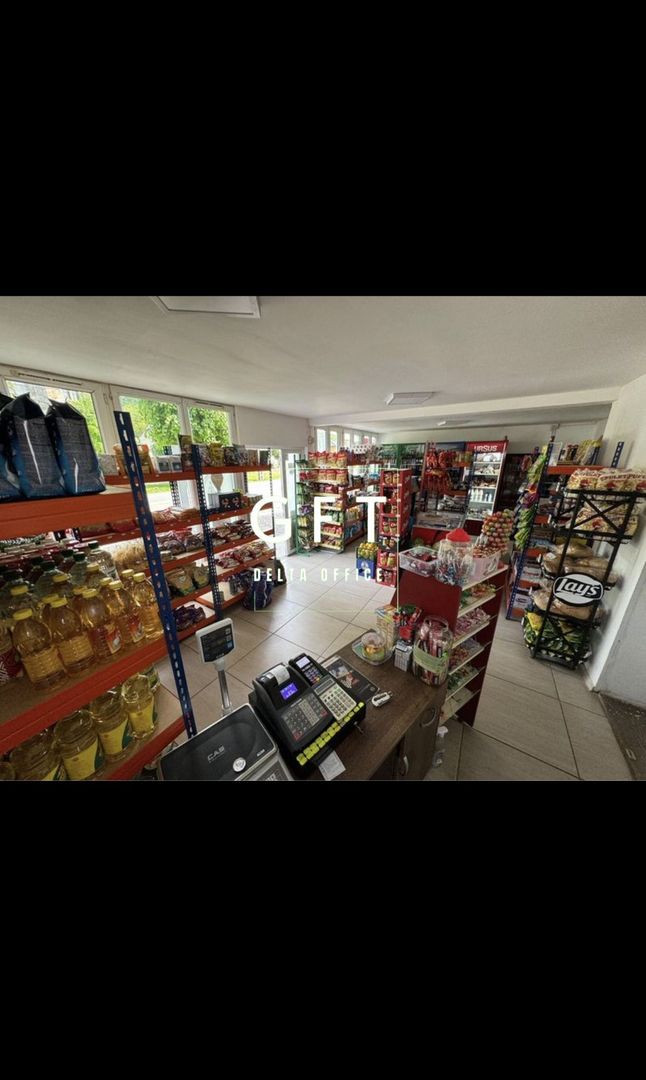 Casă de vânzare plus spatiu comercial, cu afacere la cheie în Chiraleș - Poză 6