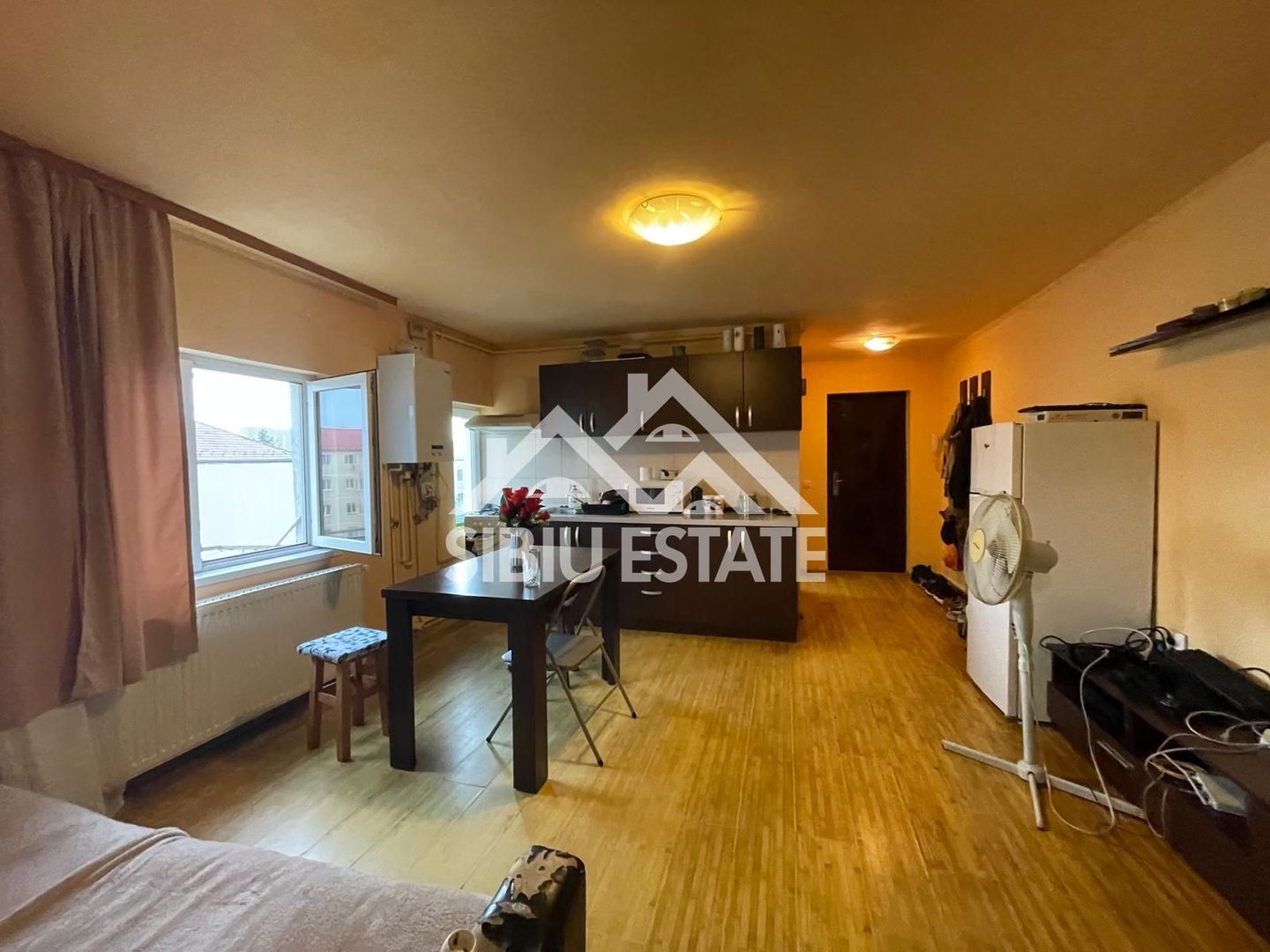 Apartament luminos cu 2 camere, la mansardă, în zonă căutată - Poză 2