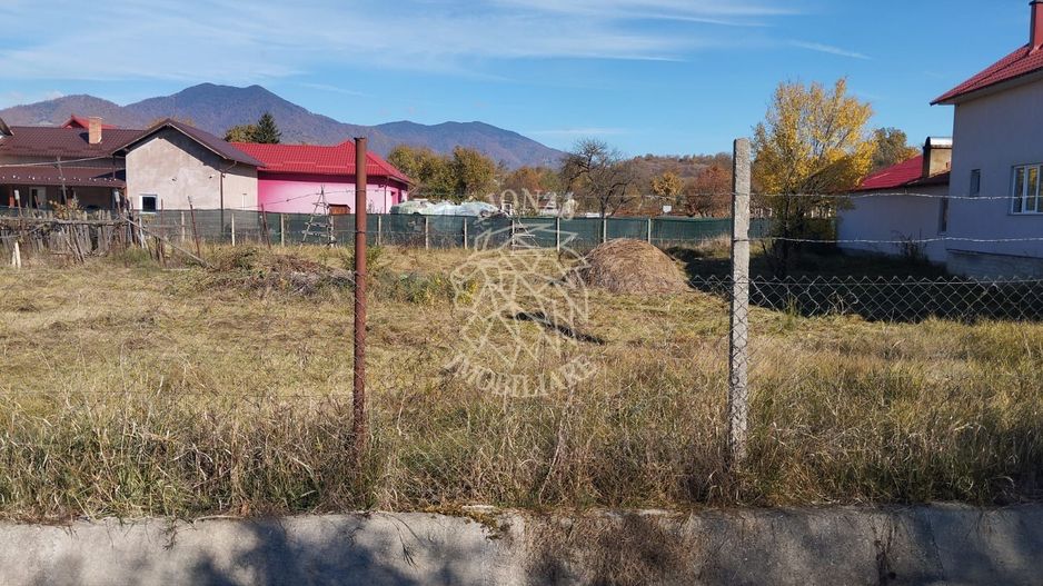 Teren intravilan 1000 mp la drum asfaltat-utilitati-Josenii Bargaului - Poză 1
