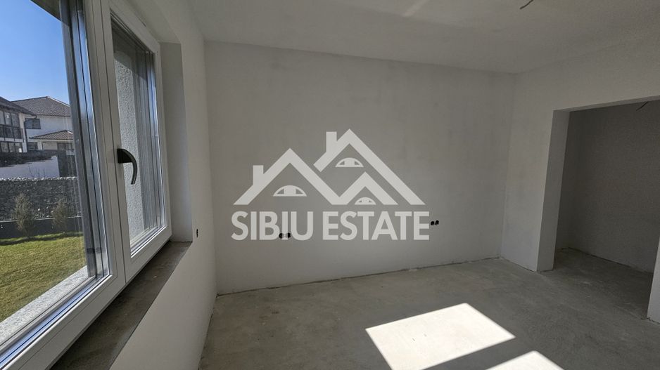 Casa Sibiu, intrare Selimbar, garaj, pivnita, curte mare - Poză 10
