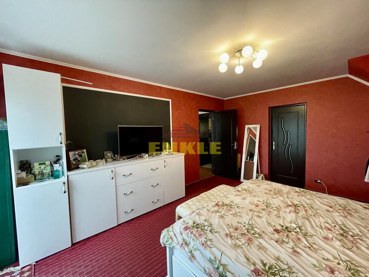 De vânzare casă cu suprafața de 250 mp plus 900 mp teren - Poză 9