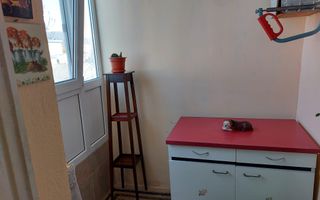 Garsonieră 27 mp cu balcon -bloc 3 etaje-mobilată utilată-bloc an 1980 - Poză 5