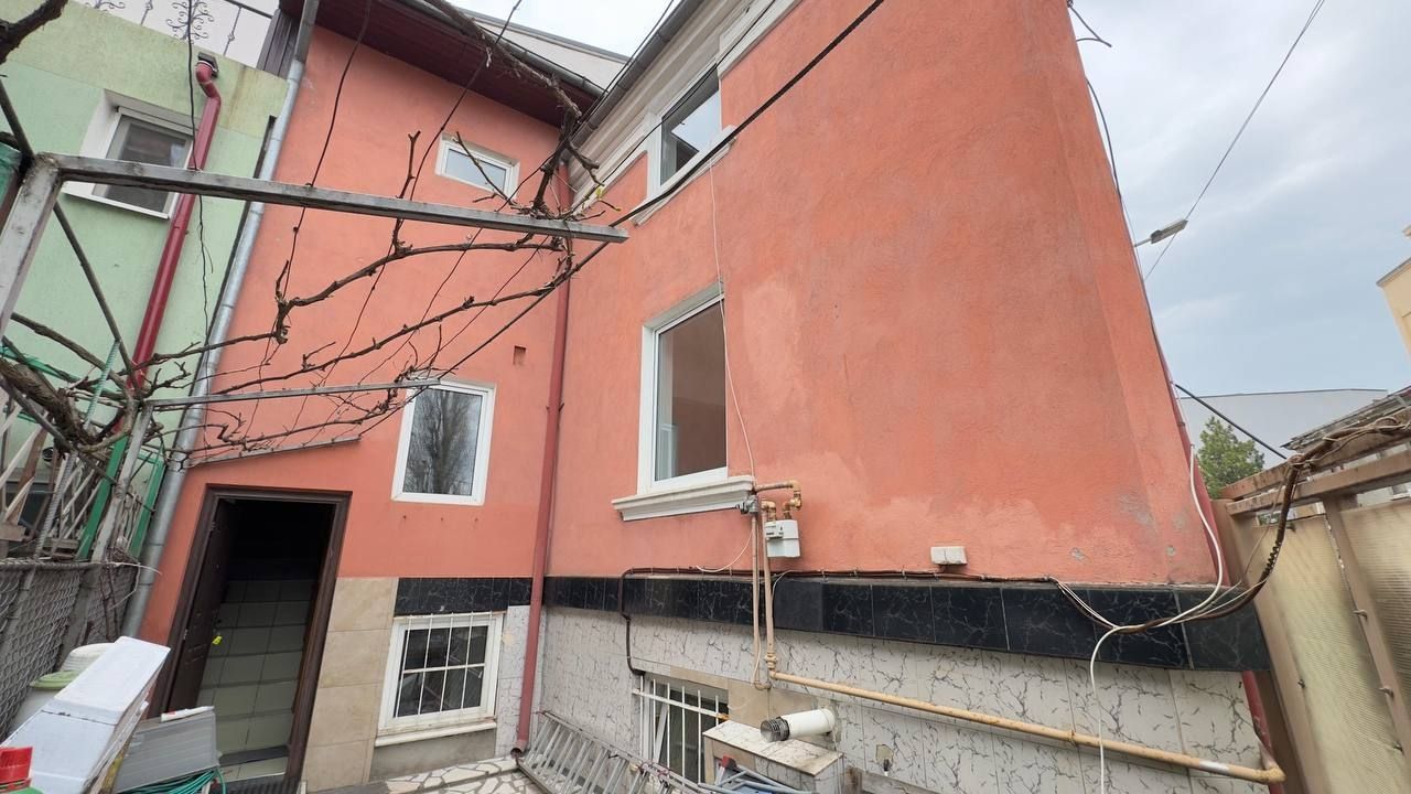 Vila cu 4 camere D+P+1 | Piata Unirii | Bd. Marasesti | 2 locuri parcare - Poză 1