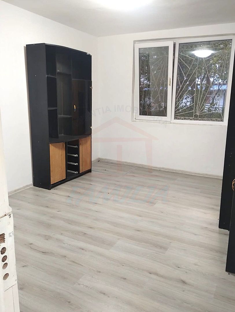 Garsonieră de închiriat – Micro 19, parter | Ideală pentru elevi, stud - Poză 1