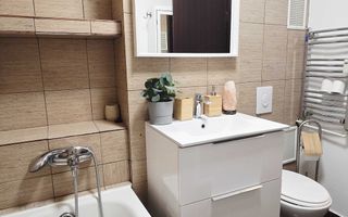 Apt 2 camere - 1 mai vis a vis de piata - Poză 6