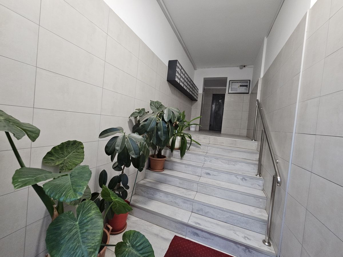 De vanzare - elegant, renovat complet - 3 camere la Calea Vacaresti - Poză 13