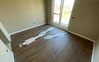 Gardina privata. Strada asfaltata. Pozitie excelenta. - Poză 6