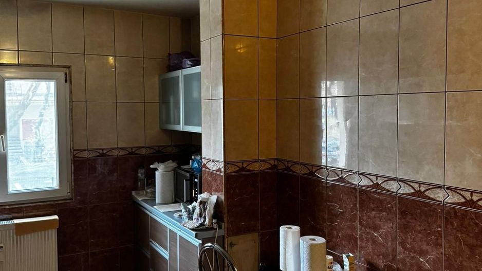 Apartament cu 3 camere , str. Bozieni - Poză 1