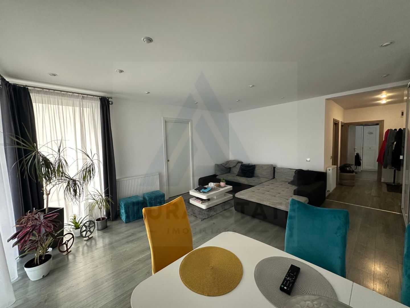 Apartament 3 camere 83 mp utili curte si 2 locuri parcare in Selimbar - Poză 3