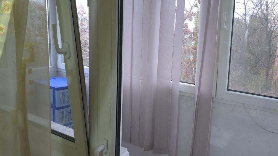 Vanzare ap. 2 camere, 2 balcoane, bloc 85, posibilitate centrala, Titan-Ciucea - Poză 3