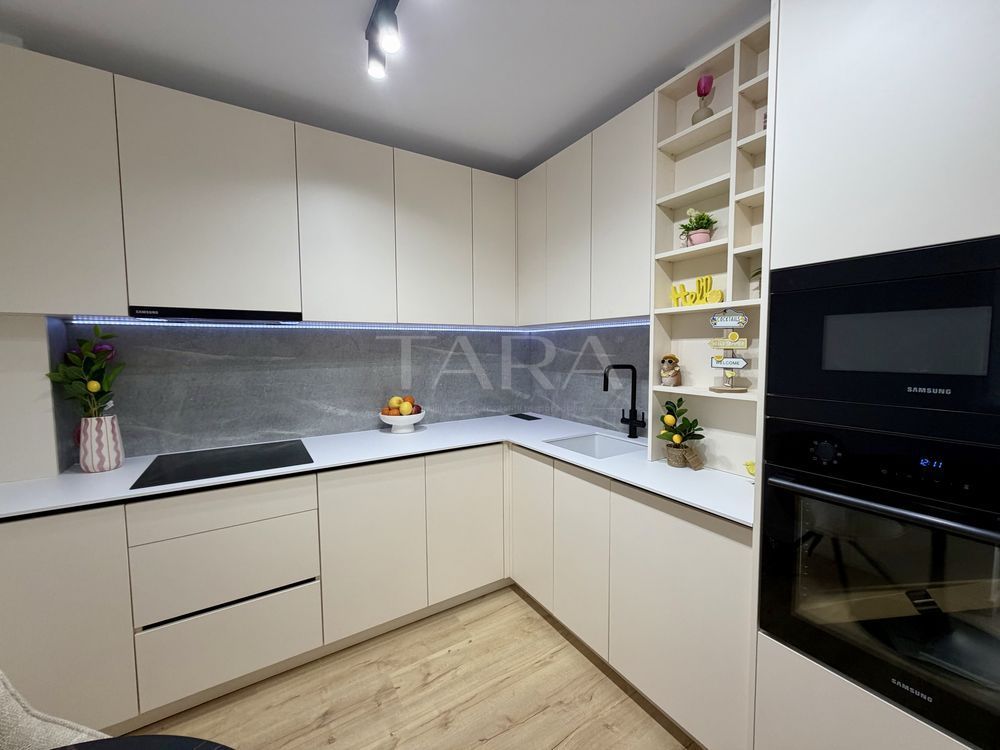 Apartament modern, finisat premium, balcon mare, mobilat complet. - Poză 4