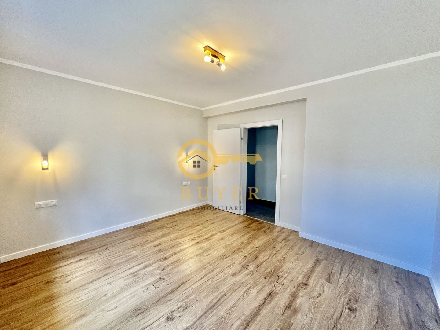 Apartament 3 camere, terasa 10.7 mp-A.C , jaluzele electrice - Poză 2