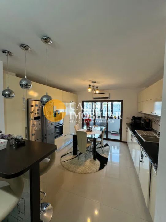 Copou - 4 camere - 107mp - garaj - etaj intermediar - Poză 2