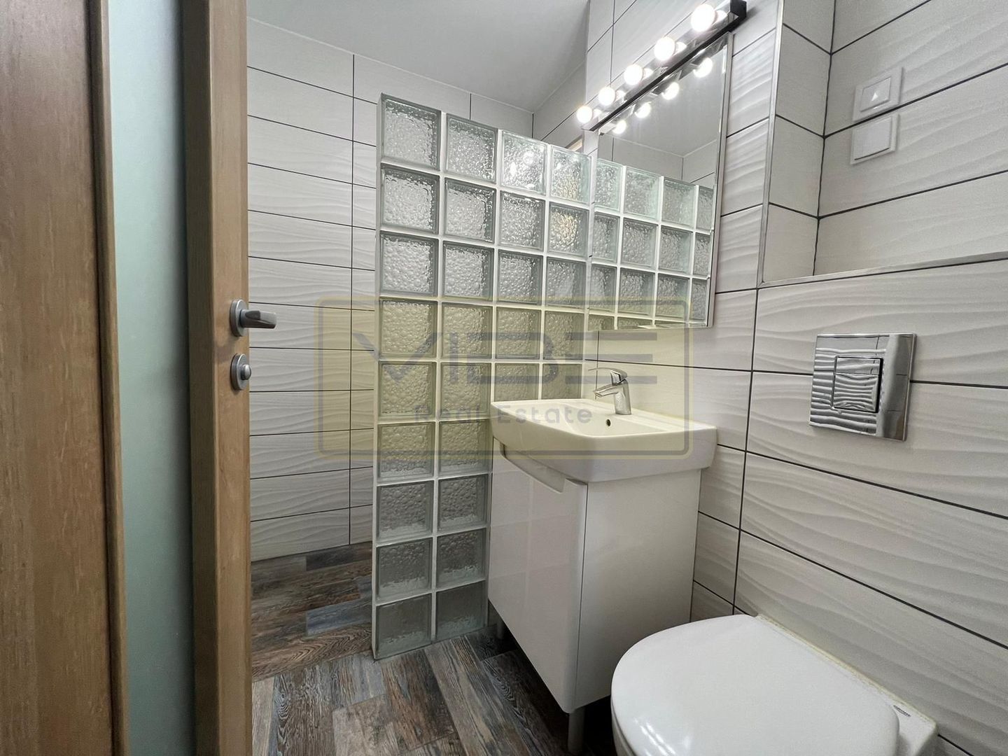 Apartament 2 dormitoare + living Podu Ros - Poză 17