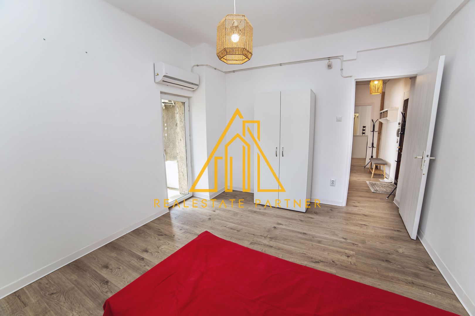 Apartament 4 camere renovat, central, ideal rezidențial sau activitate business - Poză 8
