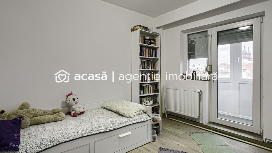 PROPRIETATE VÂNDUTĂ Apartament spatios cu 4 camere langa teatru - Poză 4