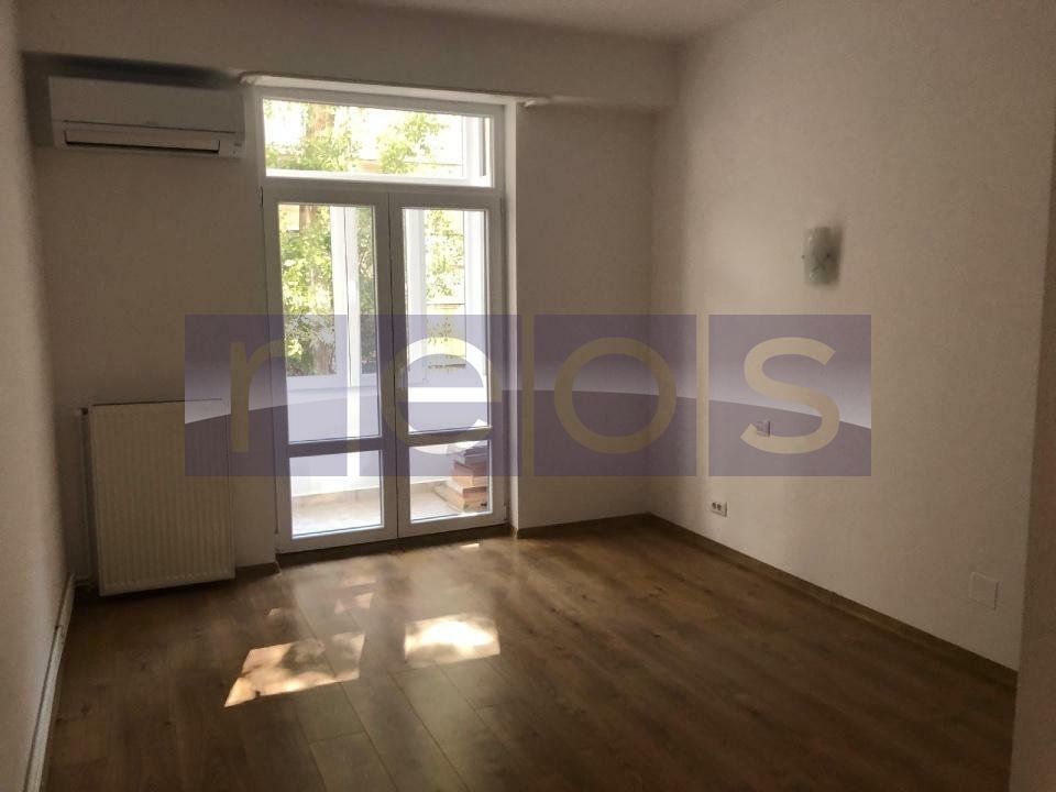 VANZARE APARTAMENT 3 CAMERE RENOVAT DECOMANDAT CENTRALA PROPRIE PIATA ROMANA - Poză 2