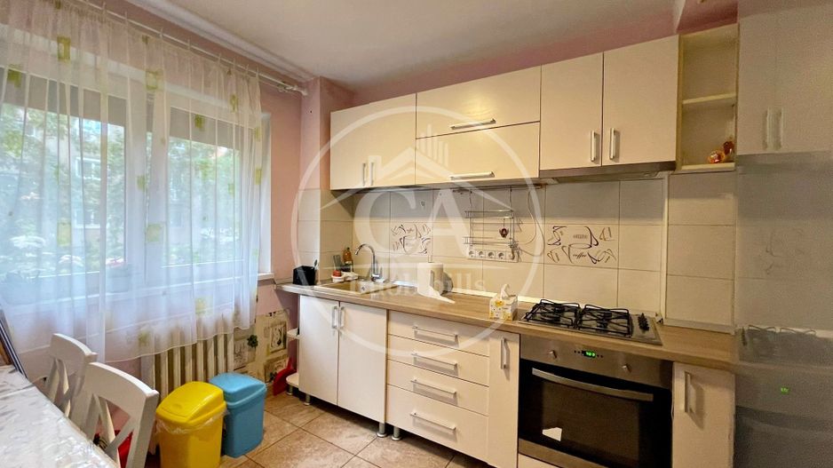 Apartament de închiriat cu 3 camere în zona Rogerius, Oradea - Poză 1