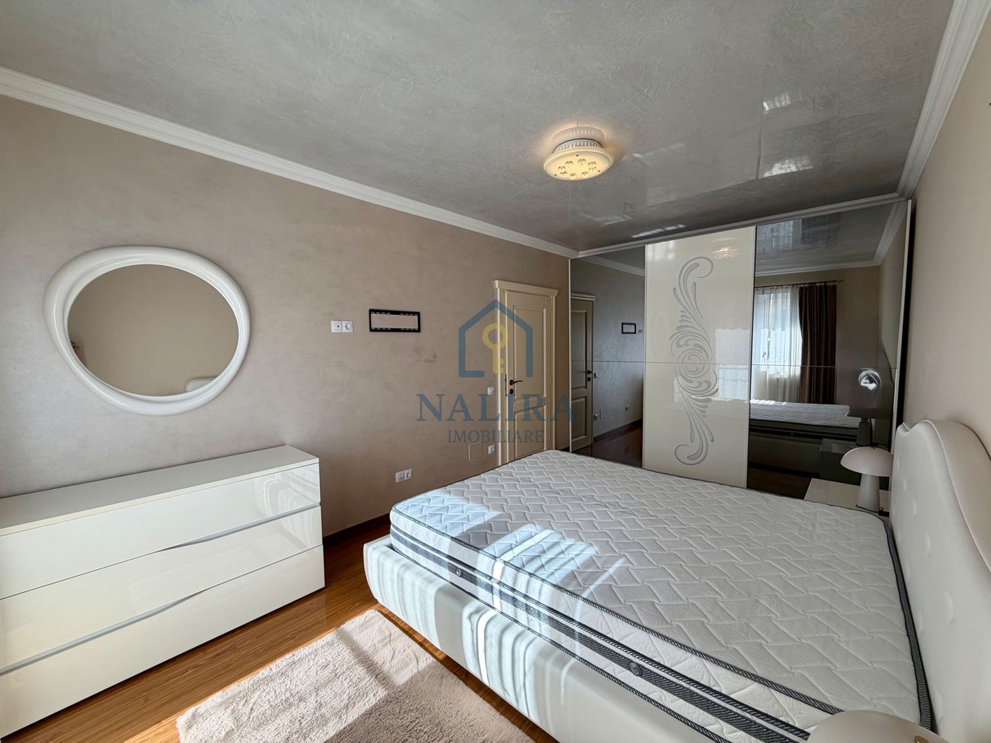 Apartament exclusivist cu 2 camere, loc de parcare - Poză 9