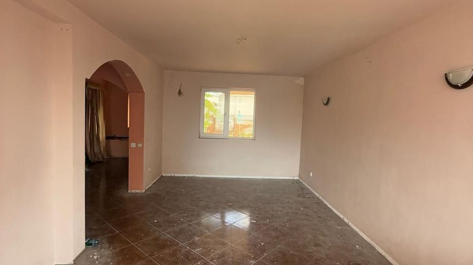 Casa individuala traditionala spatioasa in zona linistita - Dumbravita - Poză 2