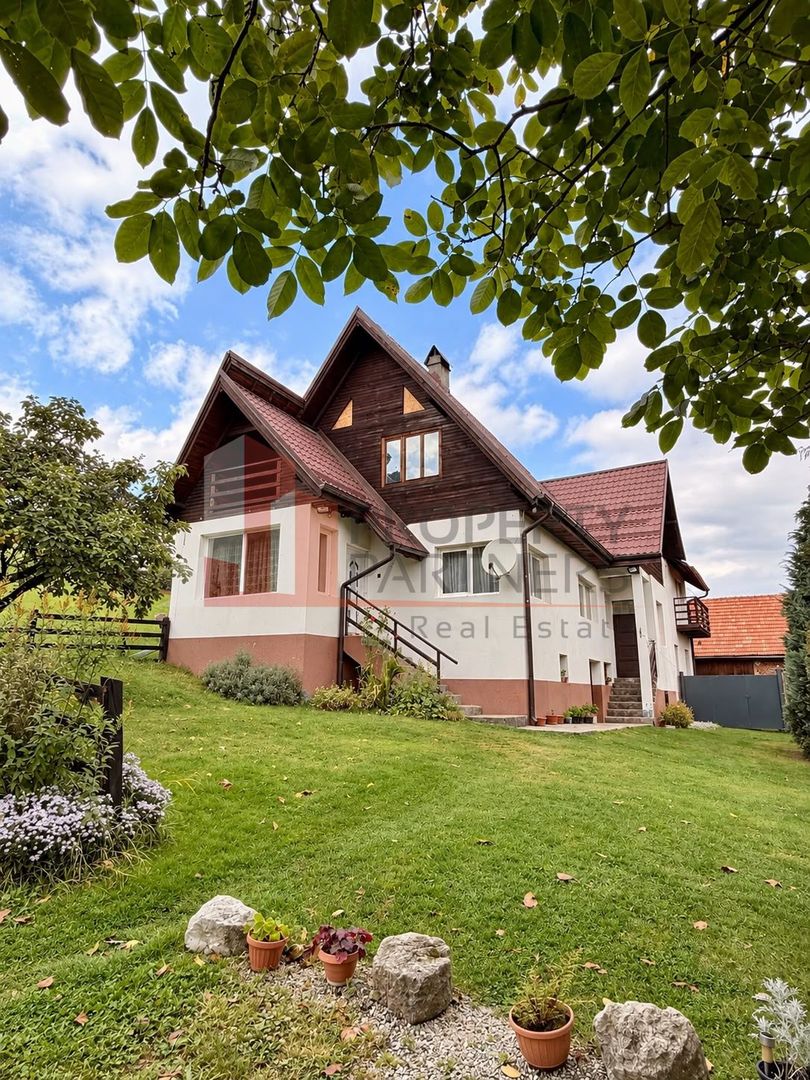 Teren 7.444 mp + casă tradițională în Predeluț–Bran - Poză 15