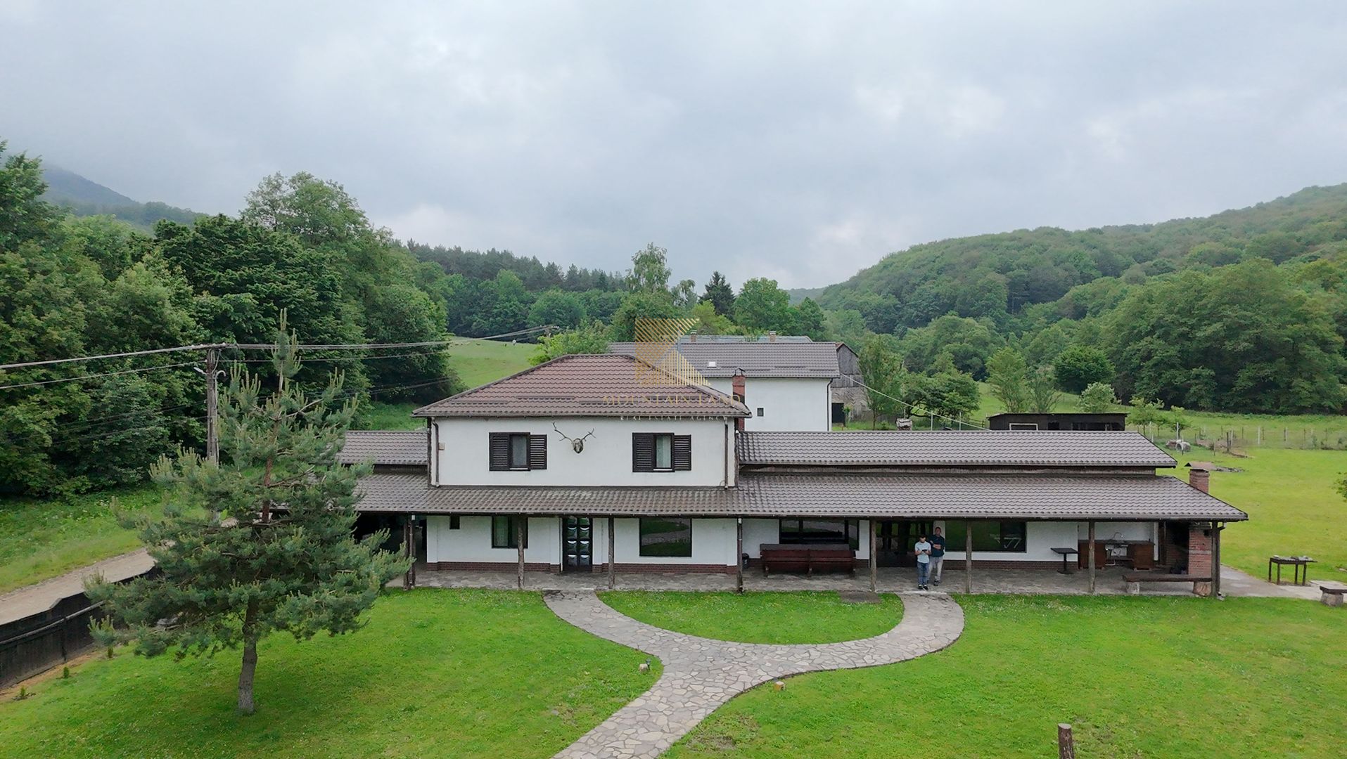 Complex turistic și proprietate deosebită de vânzare în Valea Dobârlău - Poză 7