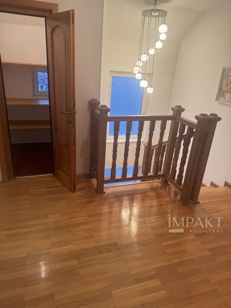 De închiriat – Vilă premium cu panouri fotovoltaice, grădină și garaj - Poză 8