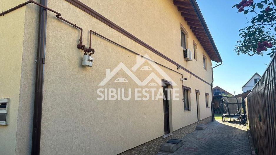 Casa tip duplex 5 camere 350 mp teren terasa cu zona gratar si pivnita - Poză 2