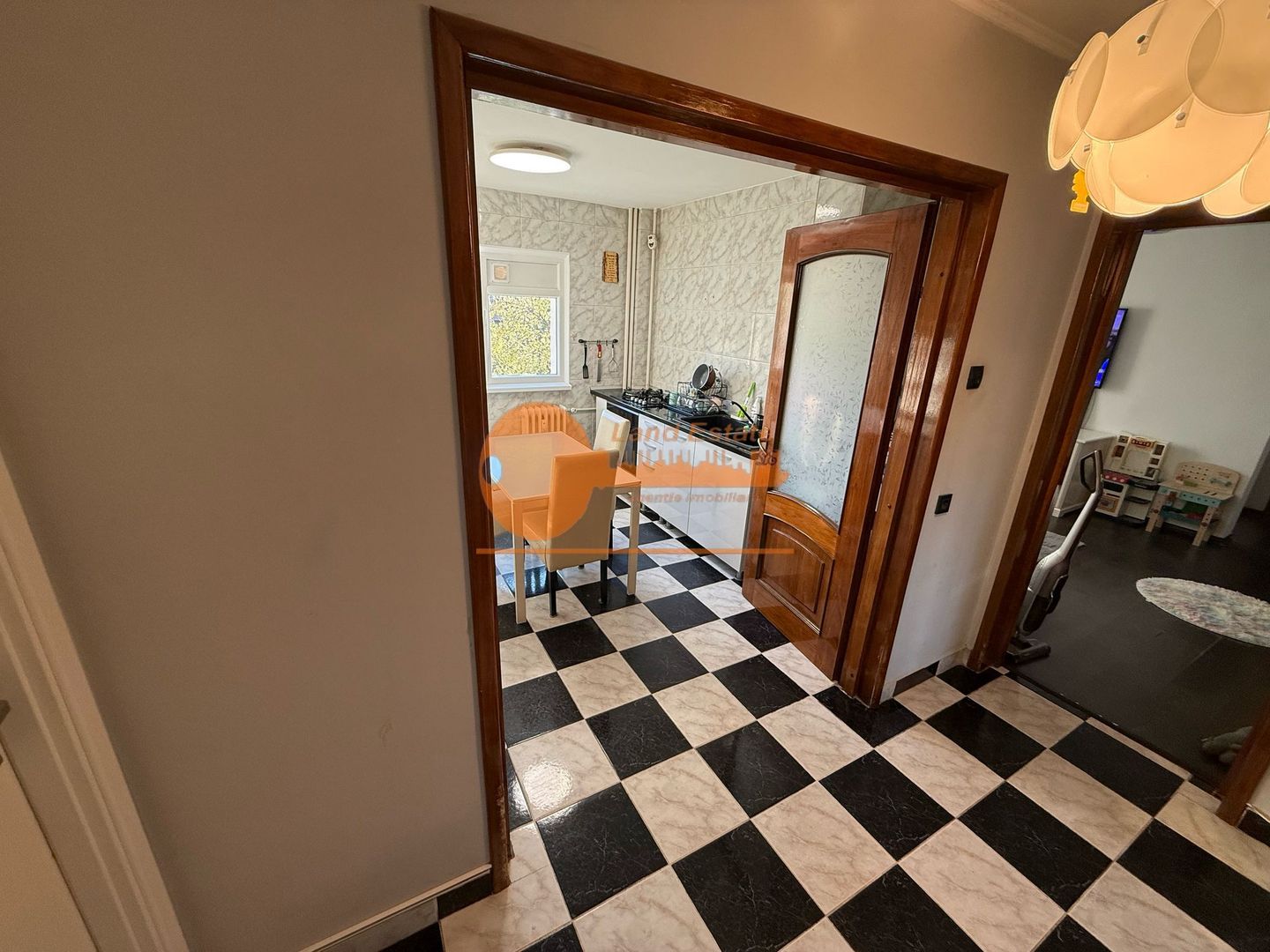 3 Camere Piata Sudului ( 7 minute metrou - bloc 1980 ) - Poză 4