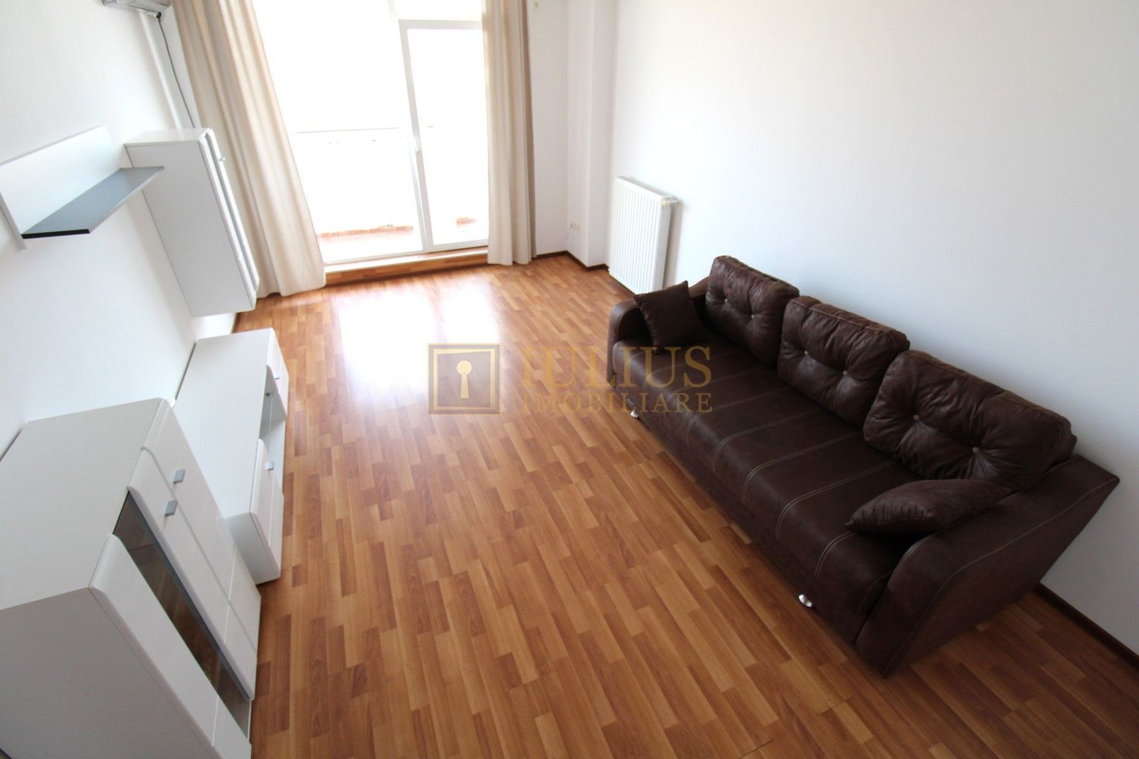 Aradului; decomandat, bucatarie inchisa. Parcare privata inclusa. - Poză 1