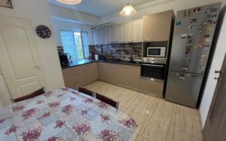 Apartament 5 camere zona U.M.T. - Poză 2