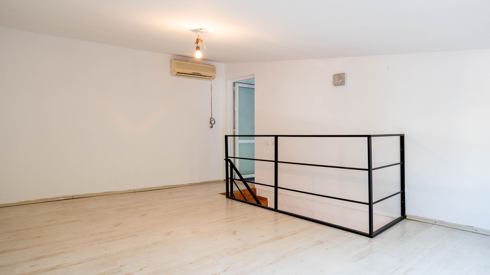 Casă de vânzare – 181 mp, 3 apartamente, 9 camere – București - Poză 3