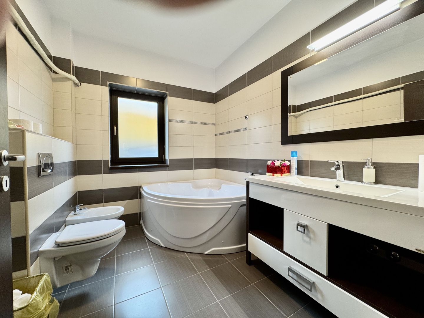 Spațiu de birou complet echipat – 115 mp, 3 birouri, 3 grupuri sanitar - Poză 20