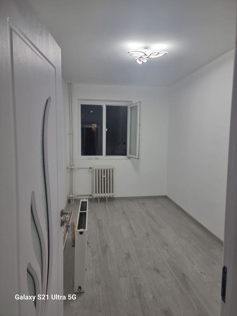 Vand apartament 3 camere - Poză 3