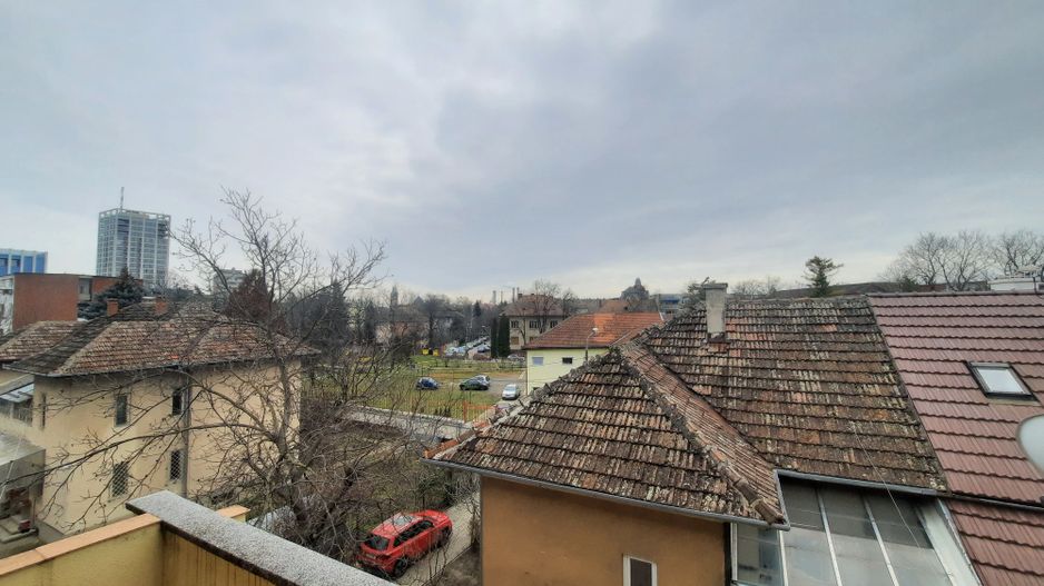 Apartament frumos si renovat cu garaj - zona Medicina - Poză 22