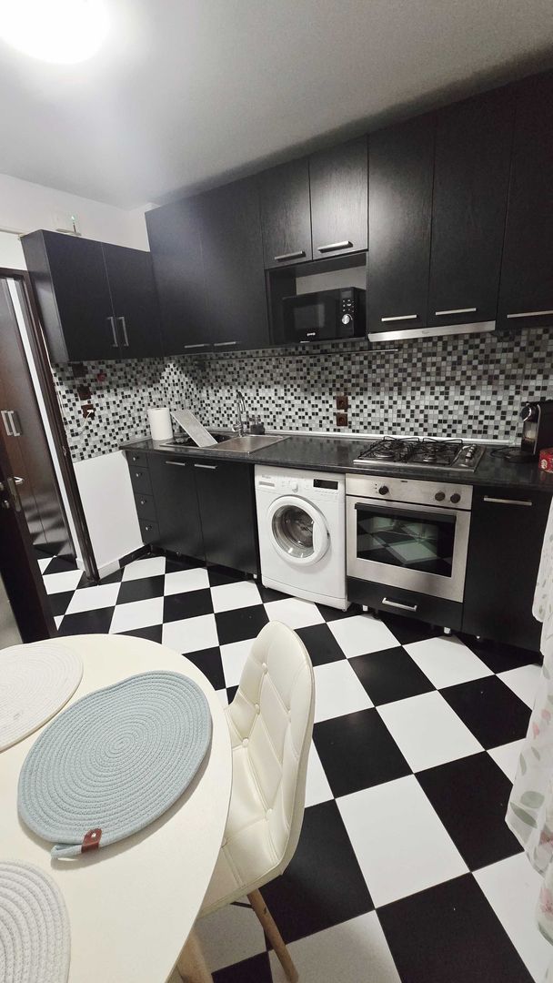 Apt 2 camere - 1 mai vis a vis de piata - Poză 4