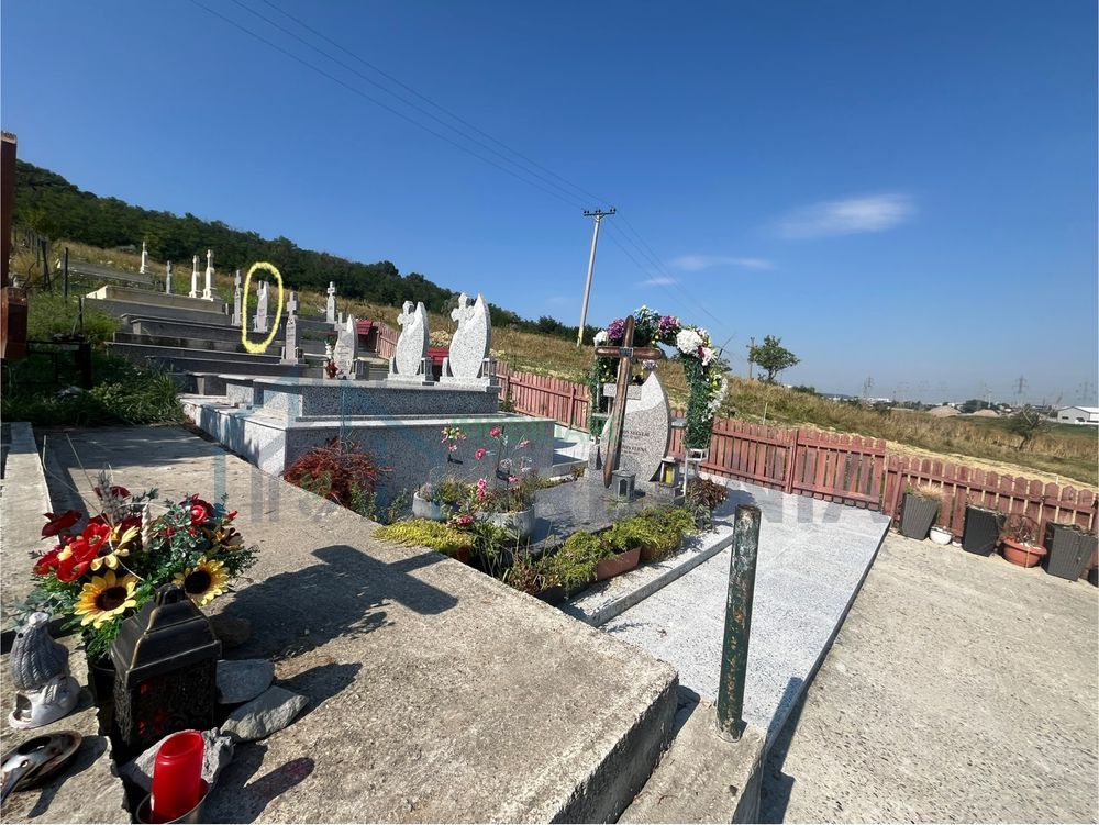 Cavou cu 2 locuri din granit, în Cimitirul Mănăstirii Vlădiceni, Iași - Poză 3
