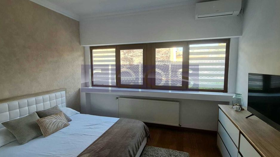 DE VANZARE APARTAMENT 4 CAMERE + CURTE | ZONA CENTRALĂ - Poză 3