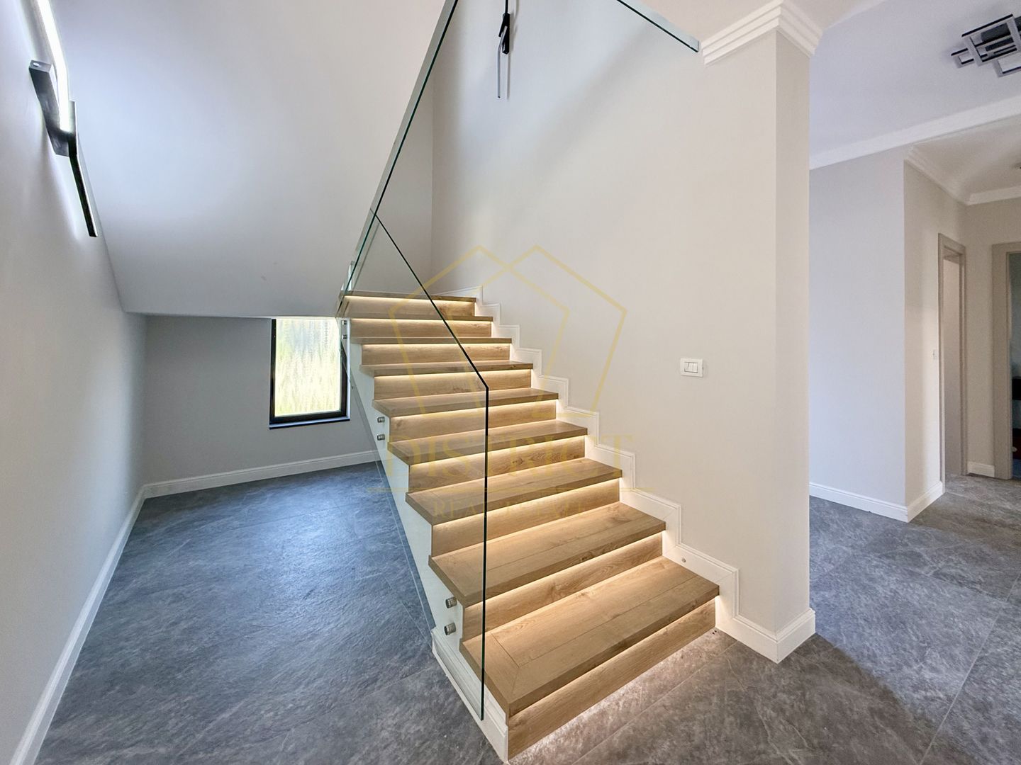 Com 0 | Casa individuala superba cu 5 camere si 3 bai | Dumbravita - Poză 9