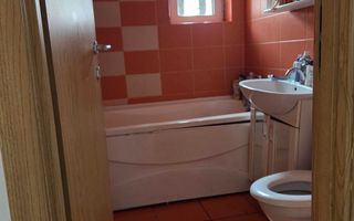 Vand apartament 2 camere in zona centrala - Poză 6