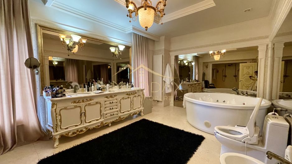 Impressive Villa *1500 SQM usable* 2613 SQM land / Open to the lake - Poză 23