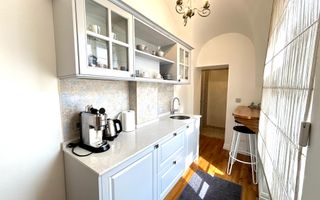 Apartament renovat, cu garaj și pivnițe, în Centrul Istoric al Sibiului - Poză 3
